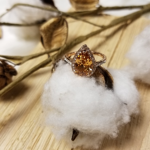 💍💍Breathtaking! Pear Shape Apricot/Clear CZ Ring in ROSE GOLD plating💍💍 - Picture 11 of 14